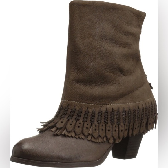 NEW Naughty Monkey Swing Low Taupe Boho Fringe Leather Block Heel Ankle Boot - Picture 1 of 16